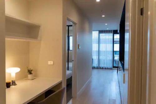 Modern 1 Bedroom Apartment South Yarra