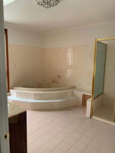 Delicate And Cozy Bedroom In Bentleigh East