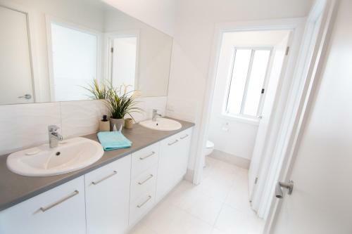 ?serenity? And Sweeping Murray River Views