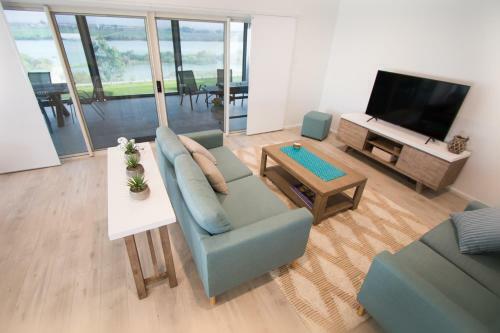 ?serenity? And Sweeping Murray River Views