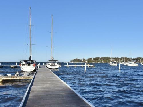 Wangi Waterfront Delight Estate - Waterfront Reserve Home