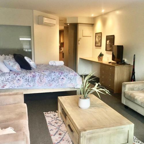 Family Island Getaway - Beachfront Apartment