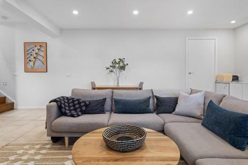 4 Bedroom Coastal House// Moments From Beach