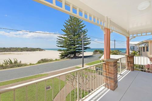 Seascape - An Enticing Lakeside Escape