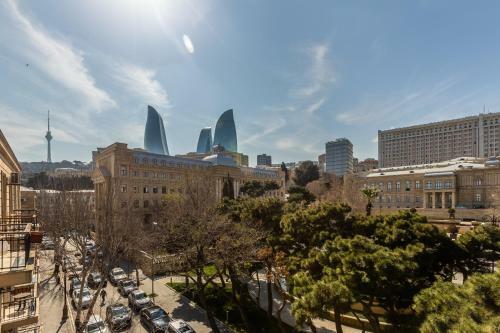 Azneft Square Flame Towers View Apartment