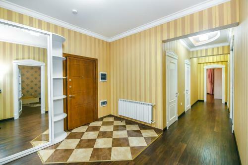 Apartment On 28 Mall