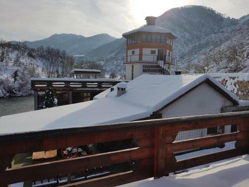 Winter House In Noah's Ark