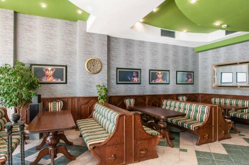 Akroza Hotel