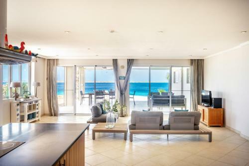Oceanfront Deluxe Apartment Blue Marlin At Den Laman