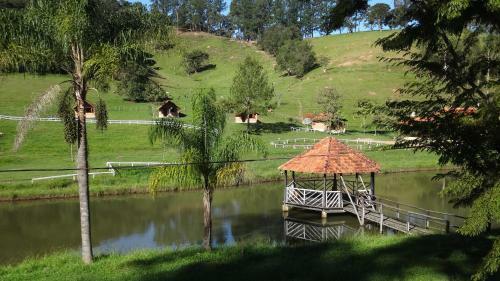 Hostal Pousada Colar de Ouro Chal�s