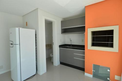 Apartamento L098 - Residencial Athenas 204