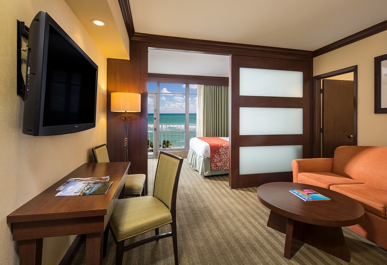 Hotel Newport Beachside Resort