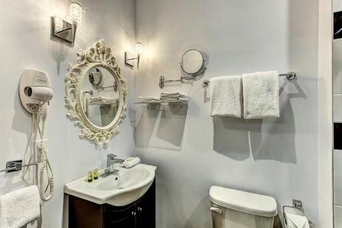 Hostal Room In Bb - Concordia Studio Renting, Basement