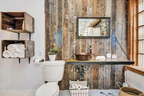 200 Year Old Heritage Home, Original Exposed Stone!