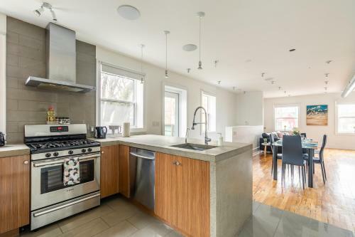 Apartamento Steps From Queen Street - Stylish And Upscale 2br Loft!