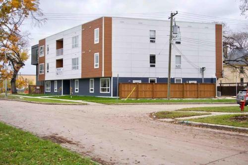 Gorgeous Modern 2bd Condo Heart Of Wpg Coffee Location