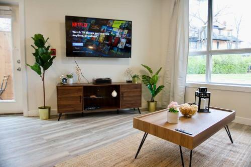 Gorgeous Modern 2bd Condo Heart Of Wpg Coffee Location