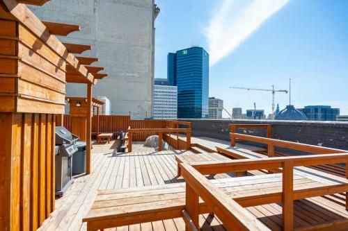 Premium 2bd Loft Dt Heated Parking Rooftop Patio Bbq Gym Coffee
