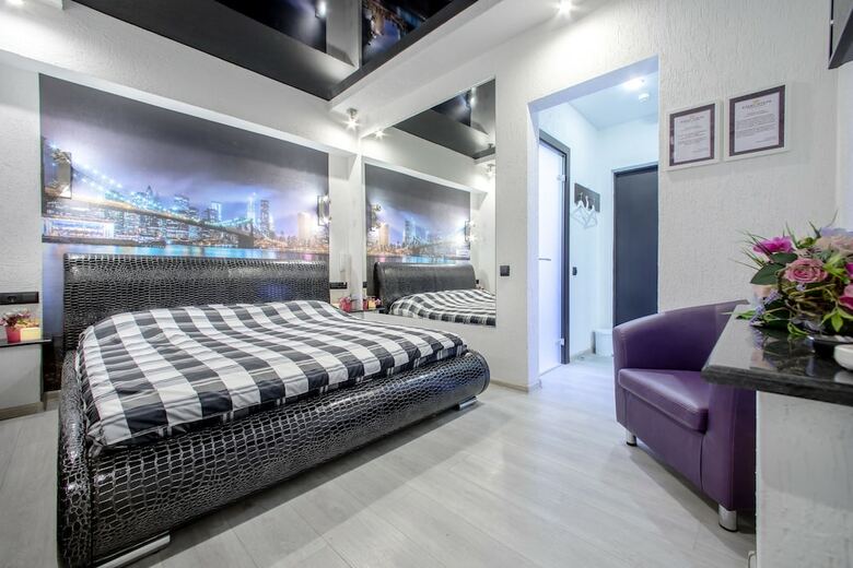 Alex Hotel Na Muzhestva