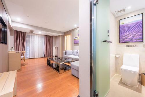 Lavande Hotel Heyuan Wanlong City