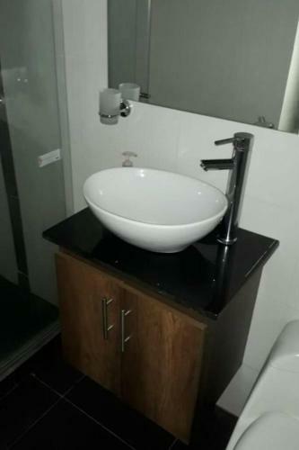 Cuarto Con Ba�o Privado Y Piscina