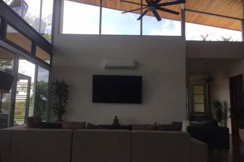 Beautiful Ocean View Villa With Infinity Pool And AC - Sleeps 6