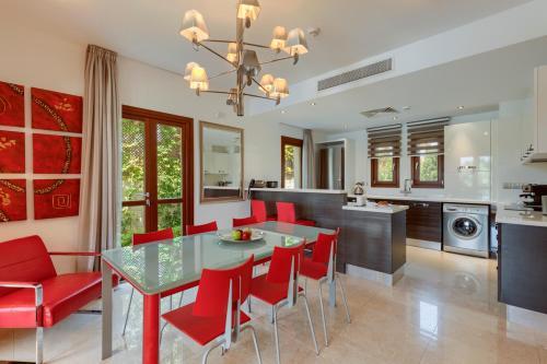Villa In Kouklia Sleeps 6 Includes Swimming Pool And Air Con 0