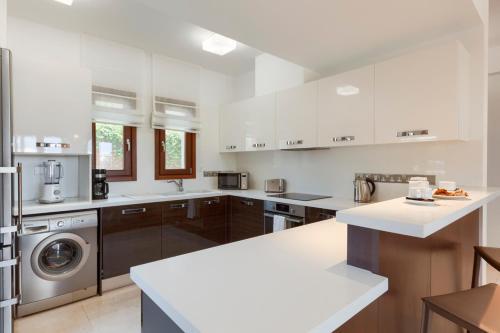 Villa In Kouklia Sleeps 4 Includes Swimming Pool And Air Con 7