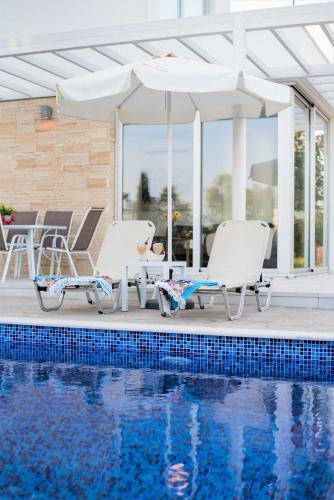 Travertine Cove Villa