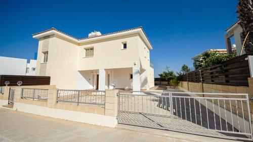 Villa In Protaras Sleeps 8 Includes Swimming Pool And Air Con