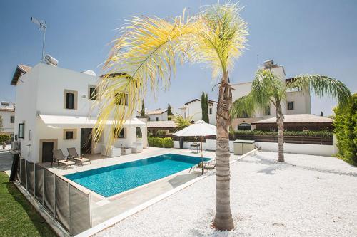 Villa In Protaras Sleeps 6 Includes Swimming Pool And Air Con 2 3