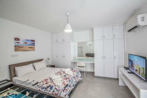 Villa In Protaras Sleeps 10 Includes Swimming Pool And Air Con 9