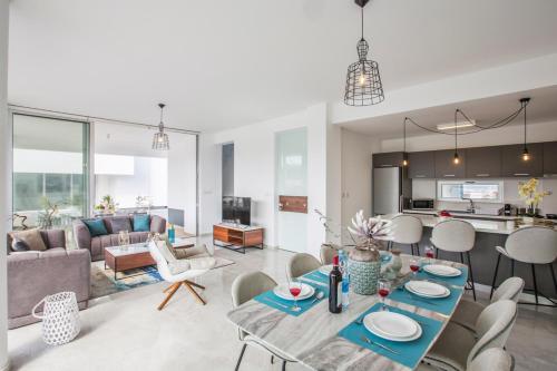 Villa In Protaras Sleeps 8 Includes Swimming Pool And Air Con 2