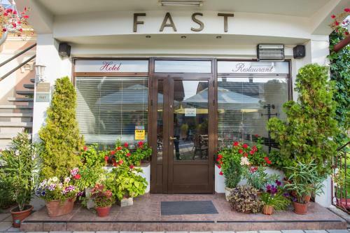 Hostal Pension Hotel Fast