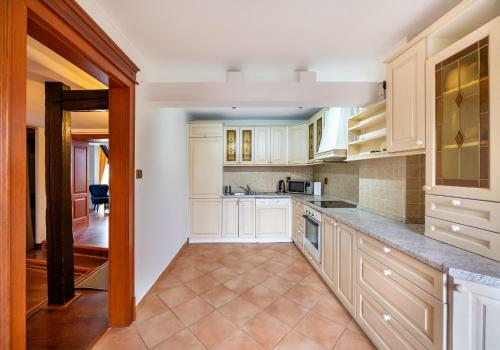 5br 2bath Masarykovo N�b?e?� Apartment