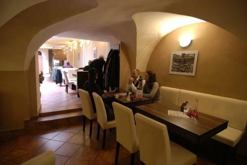 Hostal Fontana Pizzeria - Pension