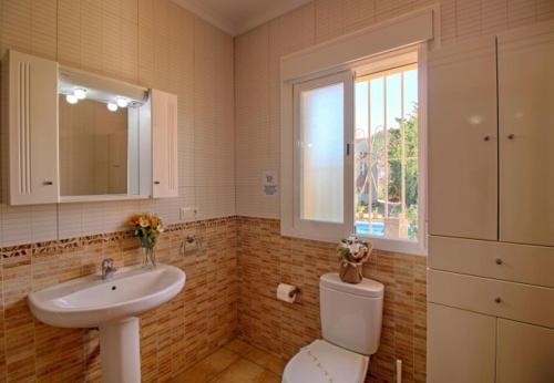 Calpe Villa Sleeps 11 With Pool Air Con And Wifi
