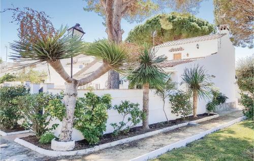 Three-bedroom Holiday Home In Chiclana De La Fronter
