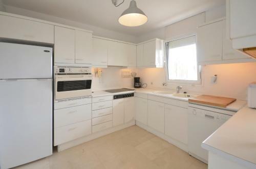 Fornells de La Selva Apartment Sleeps 4 With Pool