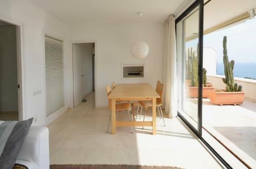 Fornells de La Selva Apartment Sleeps 4 With Pool