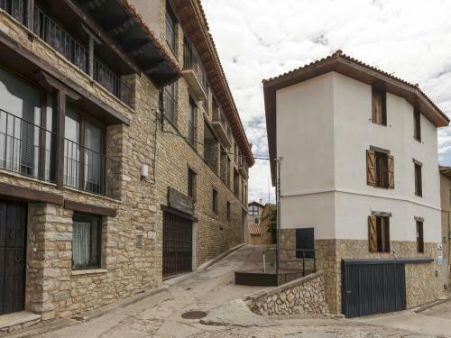 Voguish Apartment In Gudar With Heating