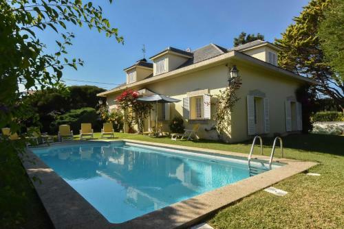 Charming House With Garden And Pool