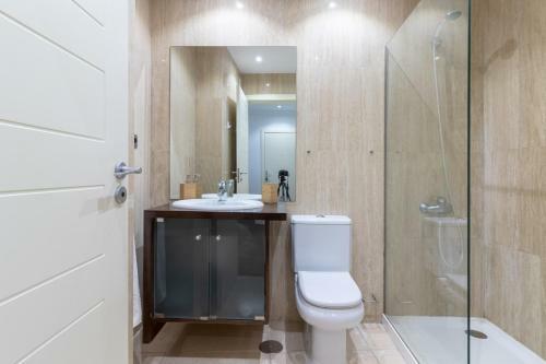 Apartamento Flatguest Ramblas Golf 6c - Parking + Pool + Gym