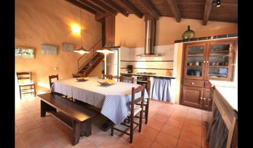 Les Planes D'hostoles Villa Sleeps 19 With Pool