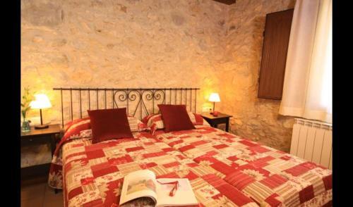 Les Planes D'hostoles Villa Sleeps 19 With Pool