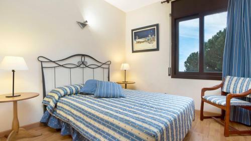 Villa In Lloret de Mar Sleeps 10 With Pool