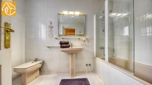 Lloret de Mar Villa Sleeps 8 Pool Wifi