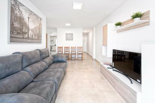 Malaga Station Apartment By Rafleys