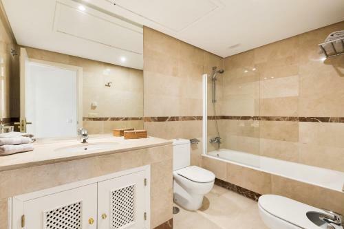 Apartamento de 2 Dormitorios En Bah�a de Alc�ntara