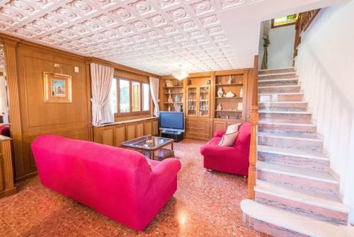 Pineda de Mar Villa Sleeps 10 Pool Wifi